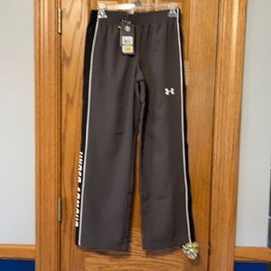 Under amour Boys  gray athletic wind pants  YLG